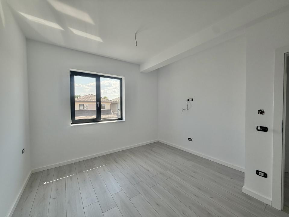 Duplex 4 camere, parter+etaj, 104mp utili, 270mp teren in Giroc 