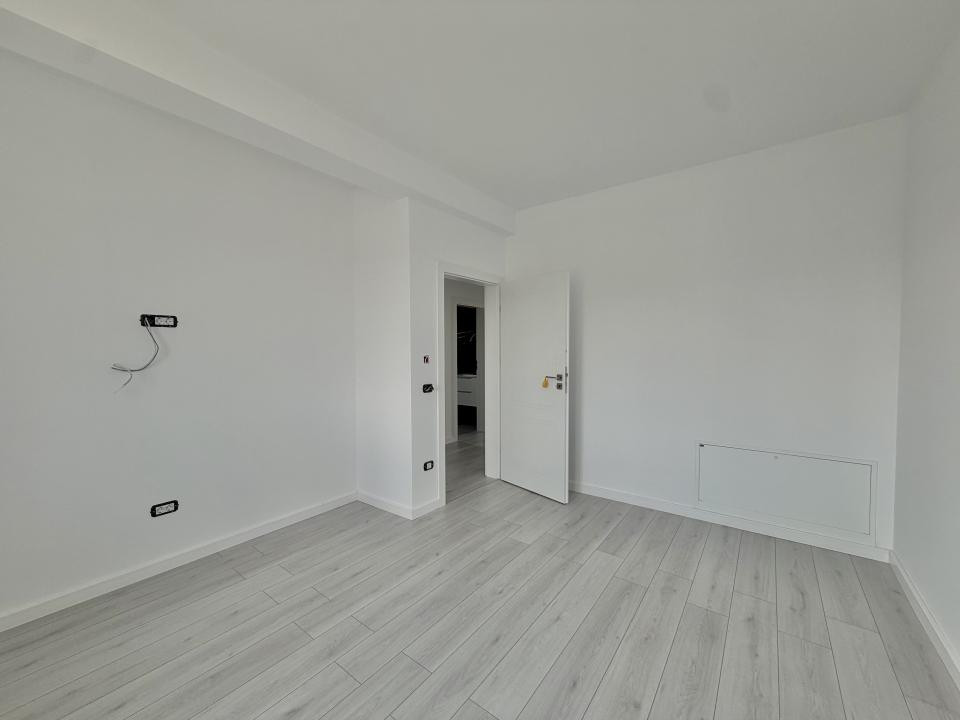 Duplex 4 camere, parter+etaj, 104mp utili, 270mp teren in Giroc 