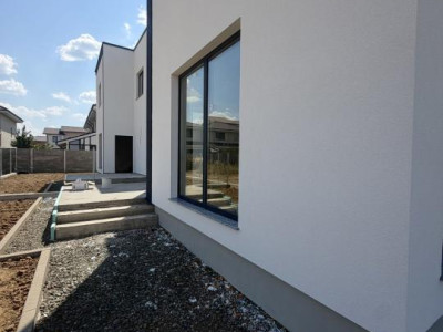Duplex 4 camere, parter+etaj, 104mp utili, 270mp teren in Giroc 