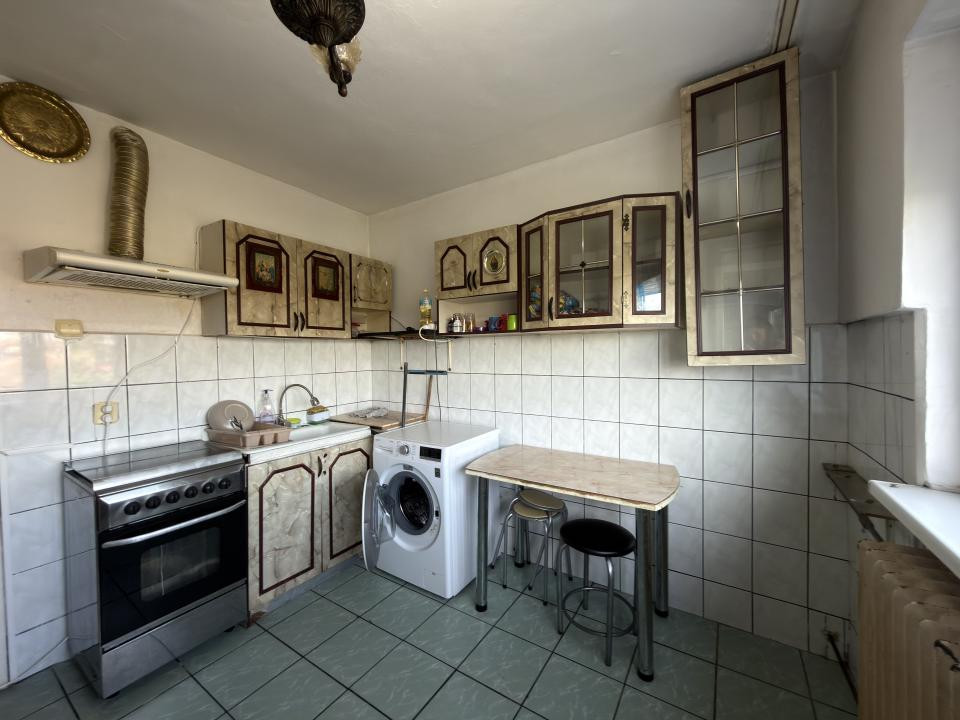 Apartament 1 camera, etaj 3, mobilara si utilat, zona Steaua 