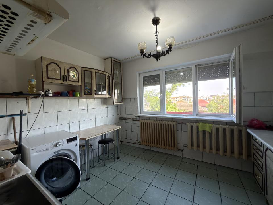 Apartament 1 camera, etaj 3, mobilara si utilat, zona Steaua 