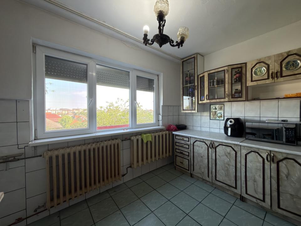 Apartament 1 camera, etaj 3, mobilara si utilat, zona Steaua 