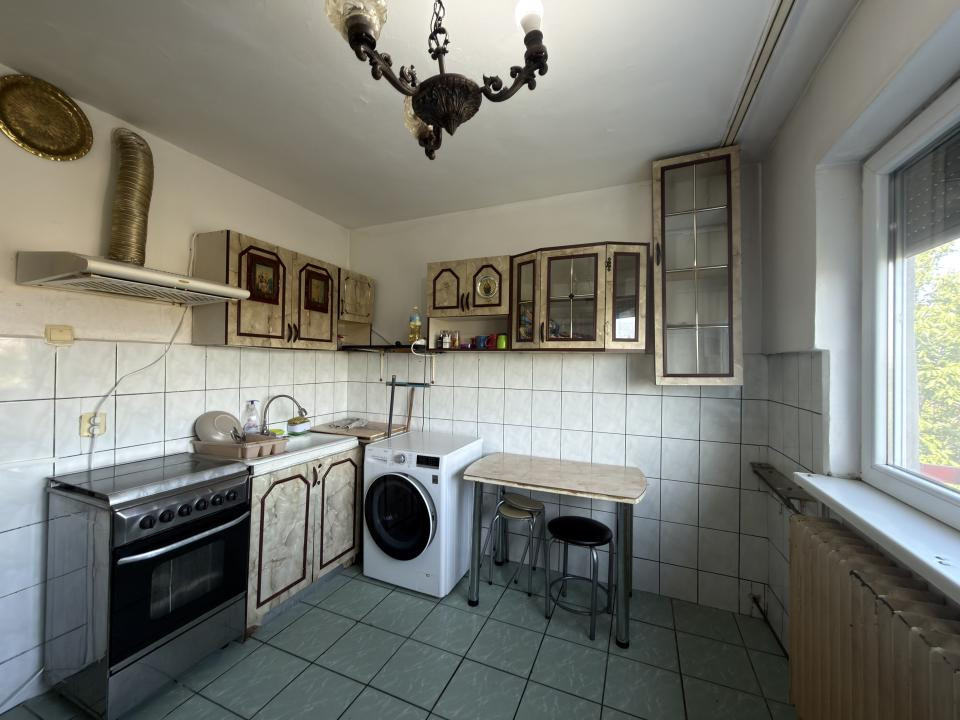 Apartament 1 camera, etaj 3, mobilara si utilat, zona Steaua 