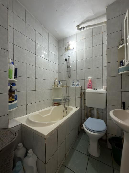 Apartament 1 camera, etaj 3, mobilara si utilat, zona Steaua 