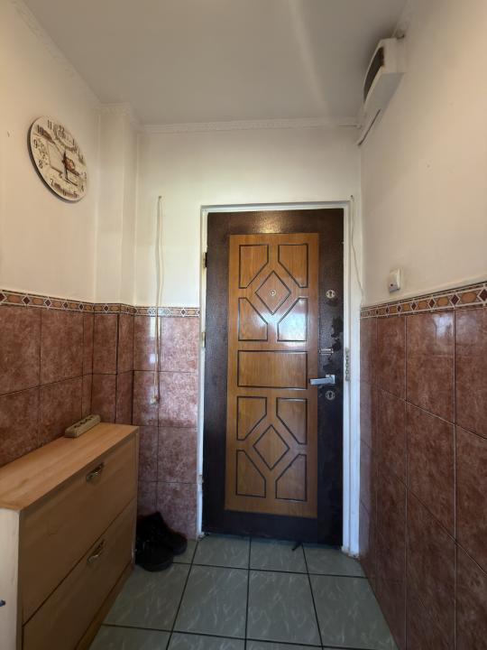 Apartament 1 camera, etaj 3, mobilara si utilat, zona Steaua 