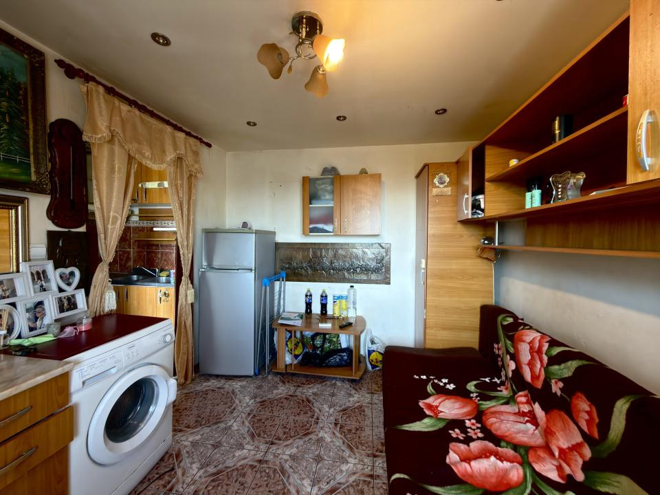 Garsoniera, etaj 3, mobilara si utilat, zona Steaua 
