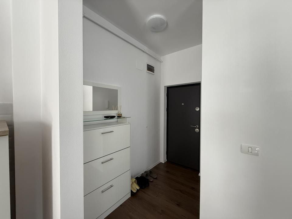 Apartament 2 camere, etaj 1/3, centrala, aer conditionat- Zona Hotel IQ- Giroc