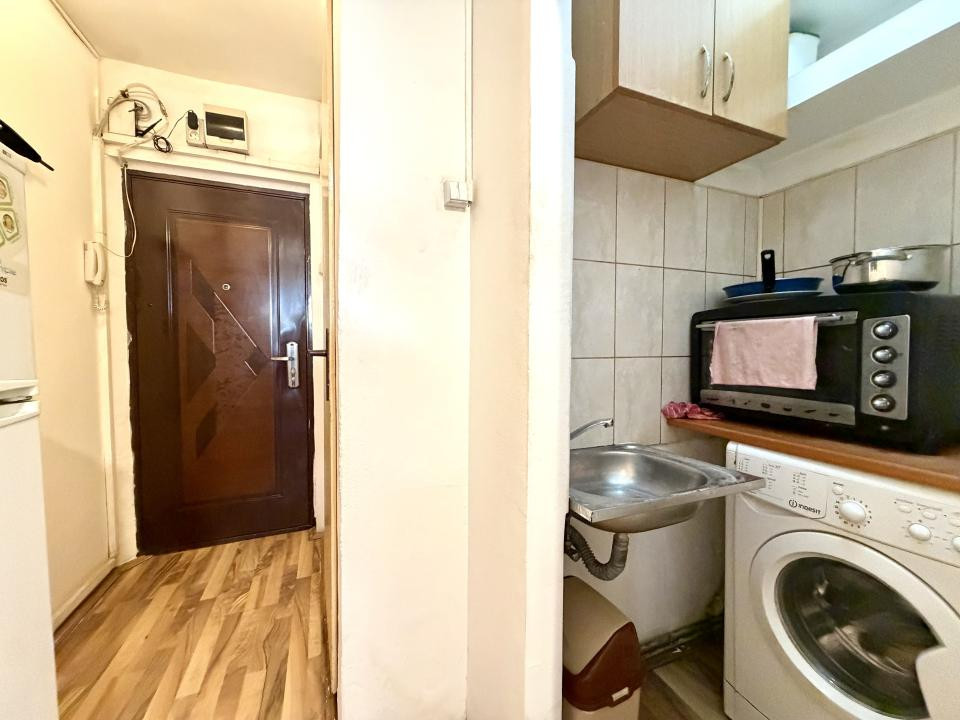 Garsoniera 14 mp utili, etaj 1, mobilata - Zona Elisabetin