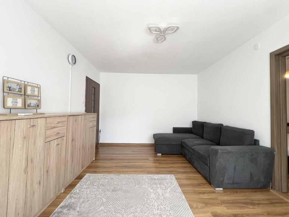  Apartment cu 3 camere, 50 mp utili, etaj 3 - zona Dambovita
