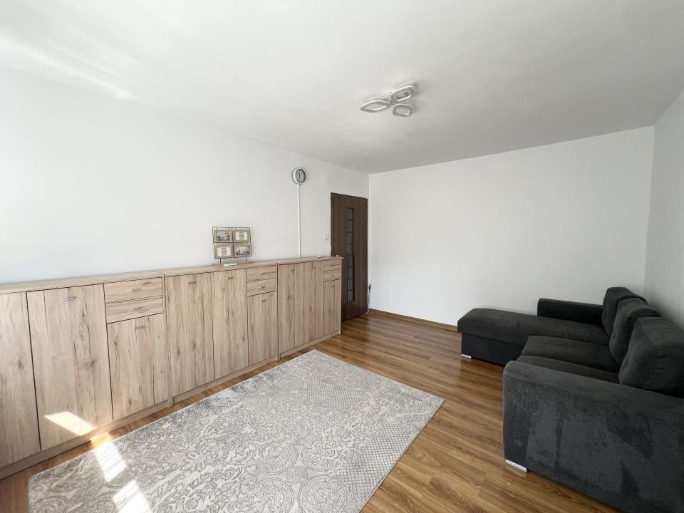  Apartment cu 3 camere, 50 mp utili, etaj 3 - zona Dambovita