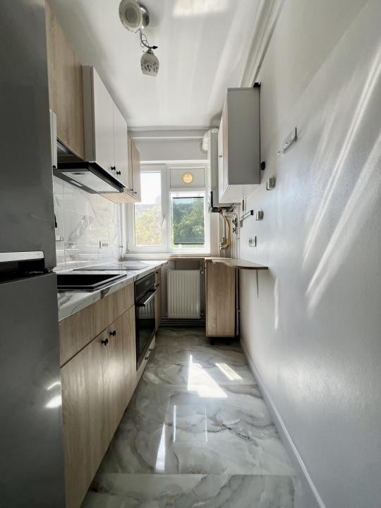  Apartment cu 3 camere, 50 mp utili, etaj 3 - zona Dambovita