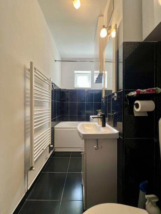  Apartment cu 3 camere, 50 mp utili, etaj 3 - zona Dambovita