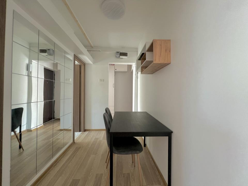 Apartment cu 3 camere, 50 mp utili, etaj 3 - zona Dambovita