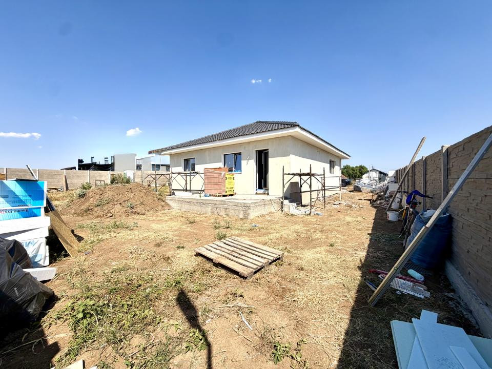 Casa individuala, 4 camere, 94 mp utili, 372 mp teren - Sanandrei