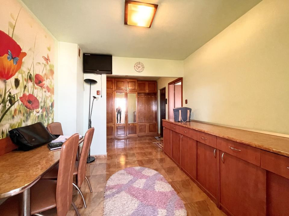 Apartament 2 camere decomandat - Girocului