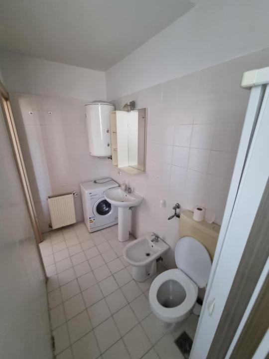 DE INCHIRIAT - Apartament cu o camera, etaj 2 - Complex Studentesc