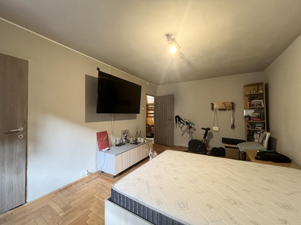  Apartament cu 3 camere, 72mp utili, etaj 2, decomandat - zona Lunei