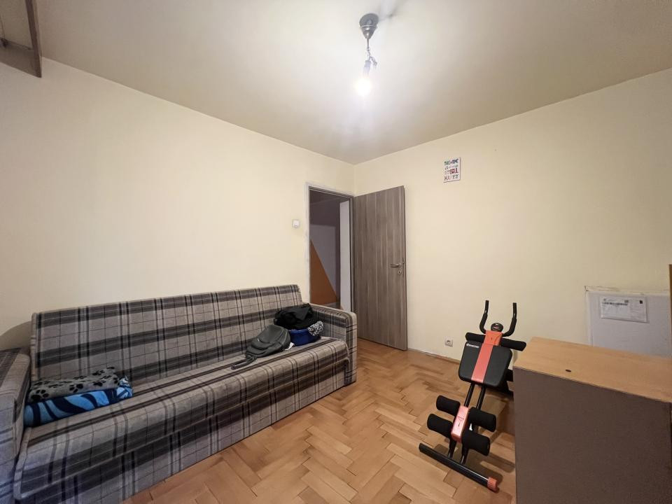 Apartament cu 3 camere, 72mp utili, etaj 2, decomandat - zona Lunei