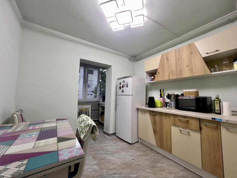  Apartament cu 3 camere, 72mp utili, etaj 2, decomandat - zona Lunei