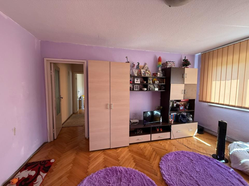 COMISION 0% Apartament cu 3 camere, etaj 2, zona Cetatii