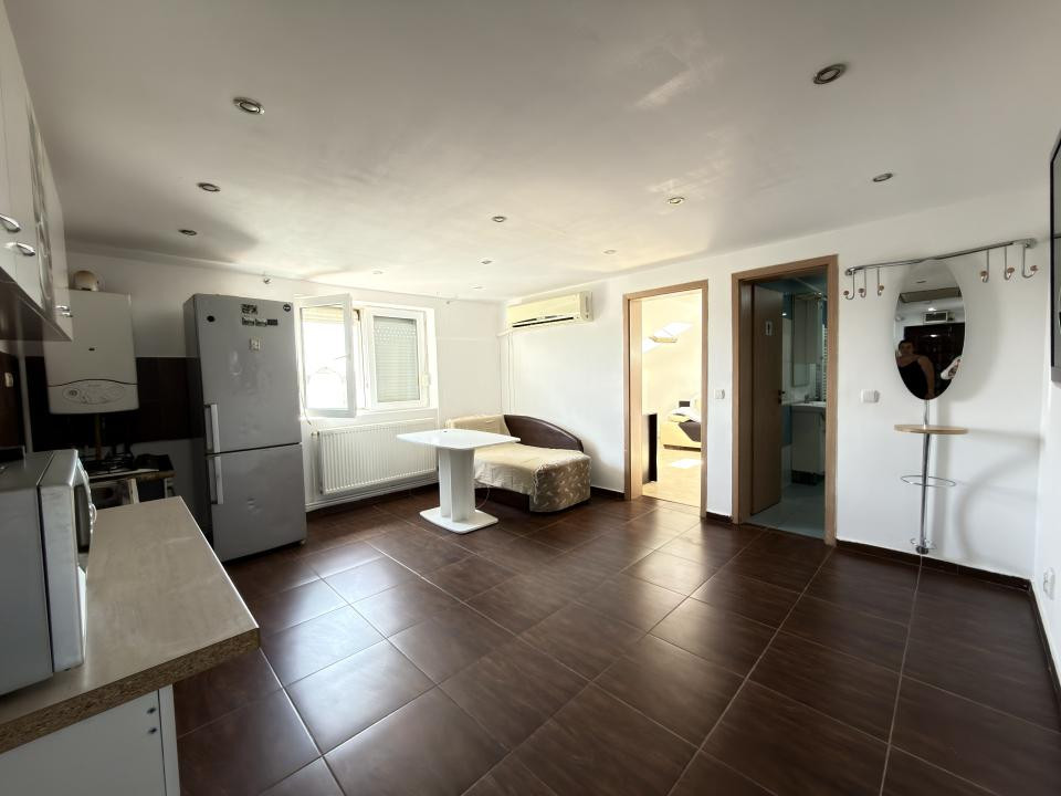 Apartament 3 camere, Semidecomandat, 55 mp utili - zona Bucovinei