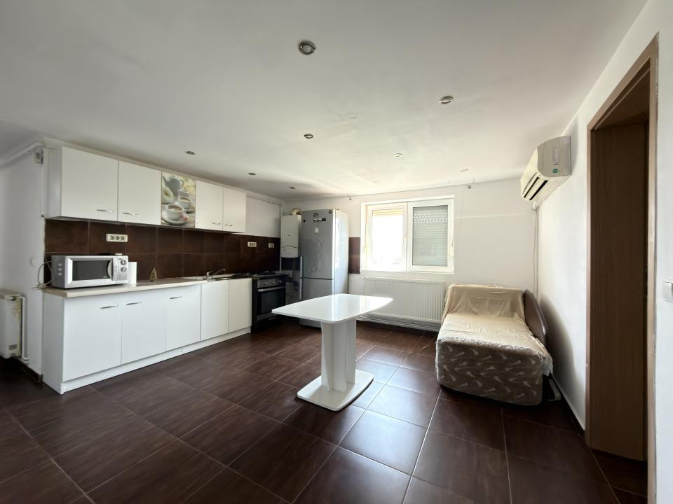 Apartament 3 camere, Semidecomandat, 55 mp utili - zona Bucovinei