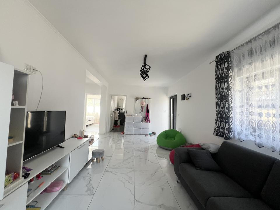  Duplex 3 camere, 72 mp utili, mobilat/utilat - Sanmihaiu Roman