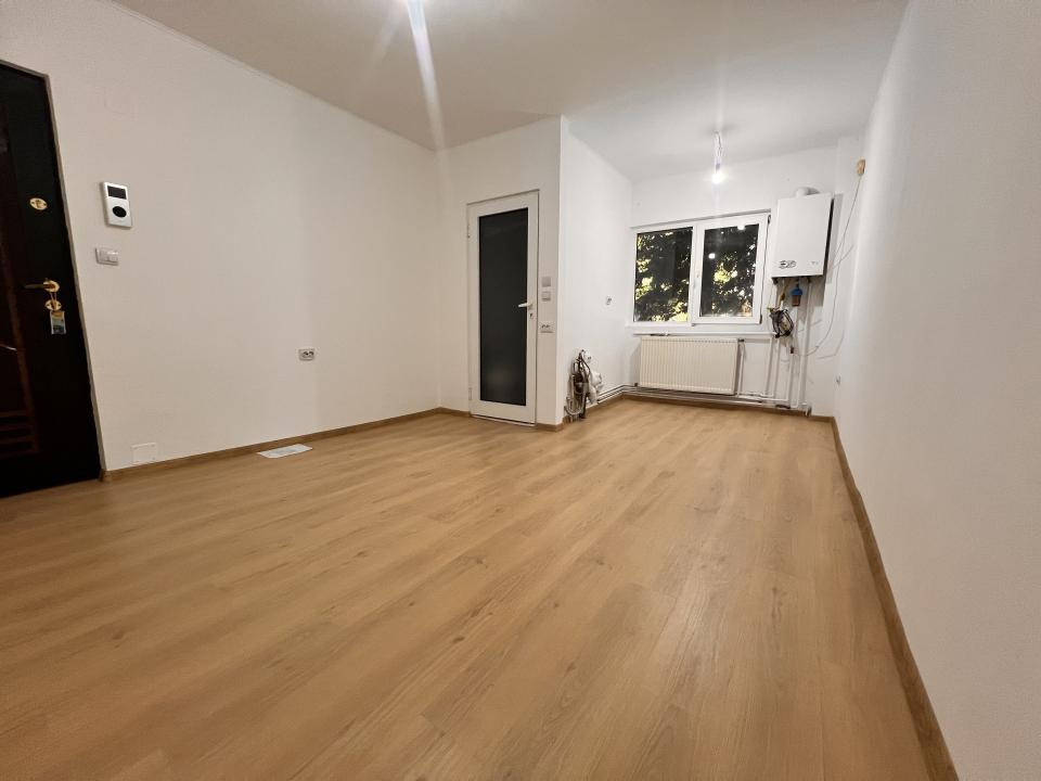 Garsoniera, 18 mp utili, parter, renovata, centrala proprie - Aradului