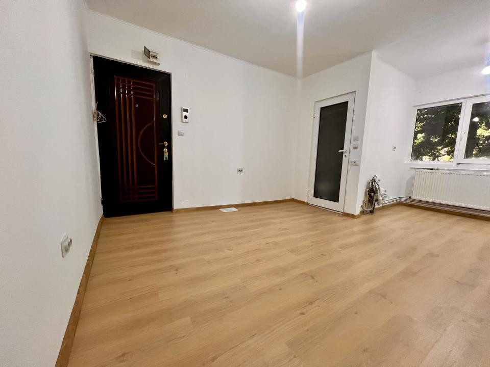 Garsoniera, 18 mp utili, parter, renovata, centrala proprie - Aradului