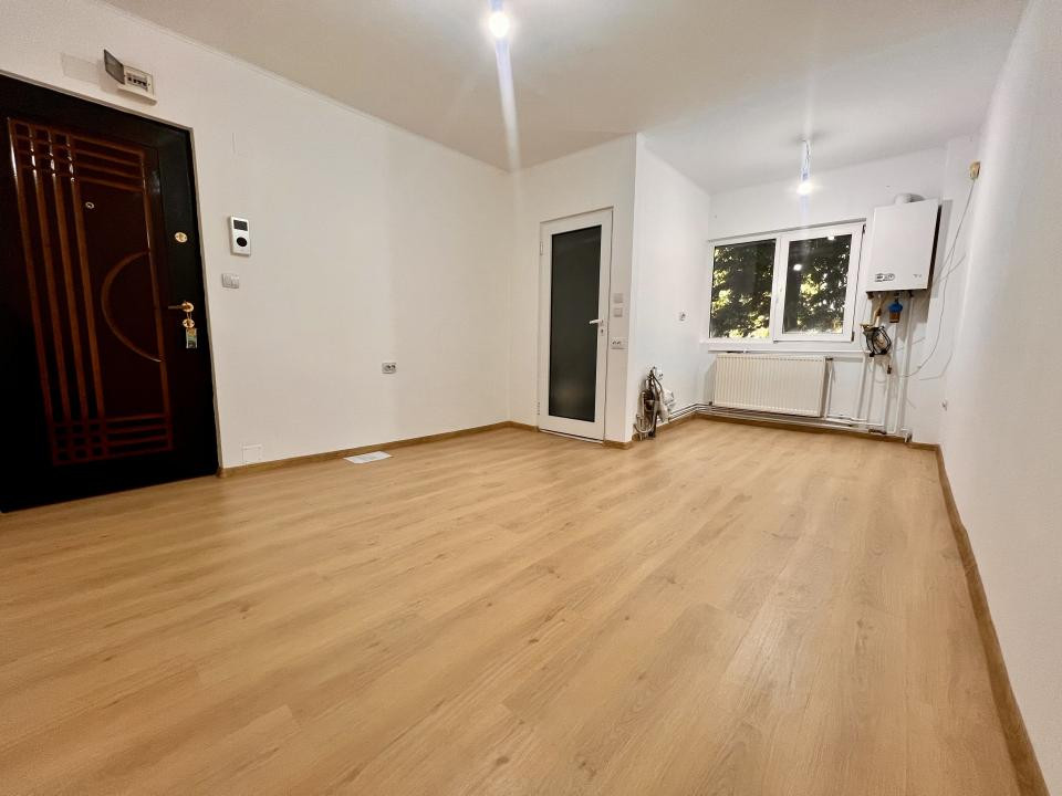 Garsoniera, 18 mp utili, parter, renovata, centrala proprie - Aradului