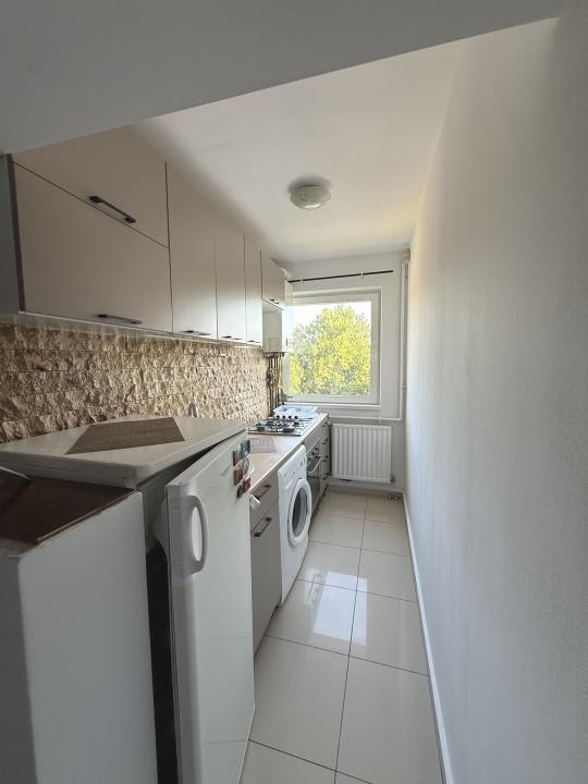 Apartament renovat, 2 camere, 43 mp utili, etaj 4/5 - Girocului