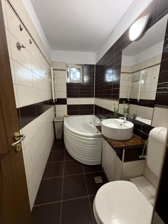 Apartament renovat, 2 camere, 43 mp utili, etaj 4/5 - Girocului
