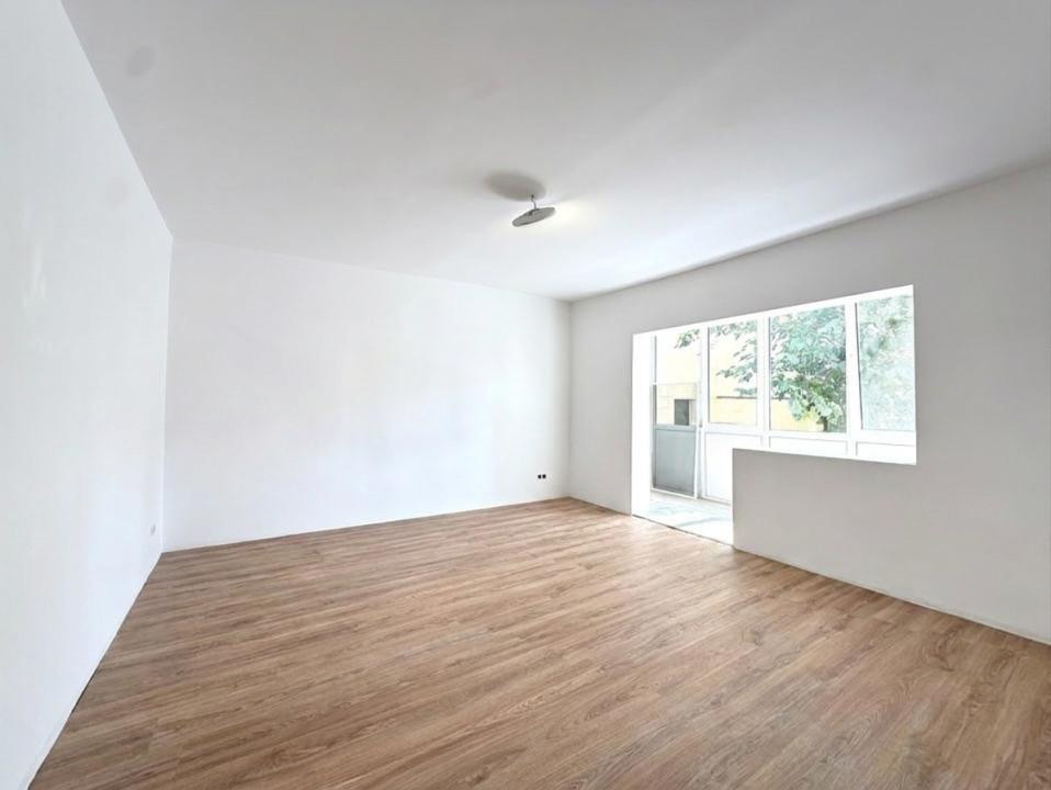 Apartament spatios si renovat, 3 camere, 70 mp utili, parter - Zona Aradului
