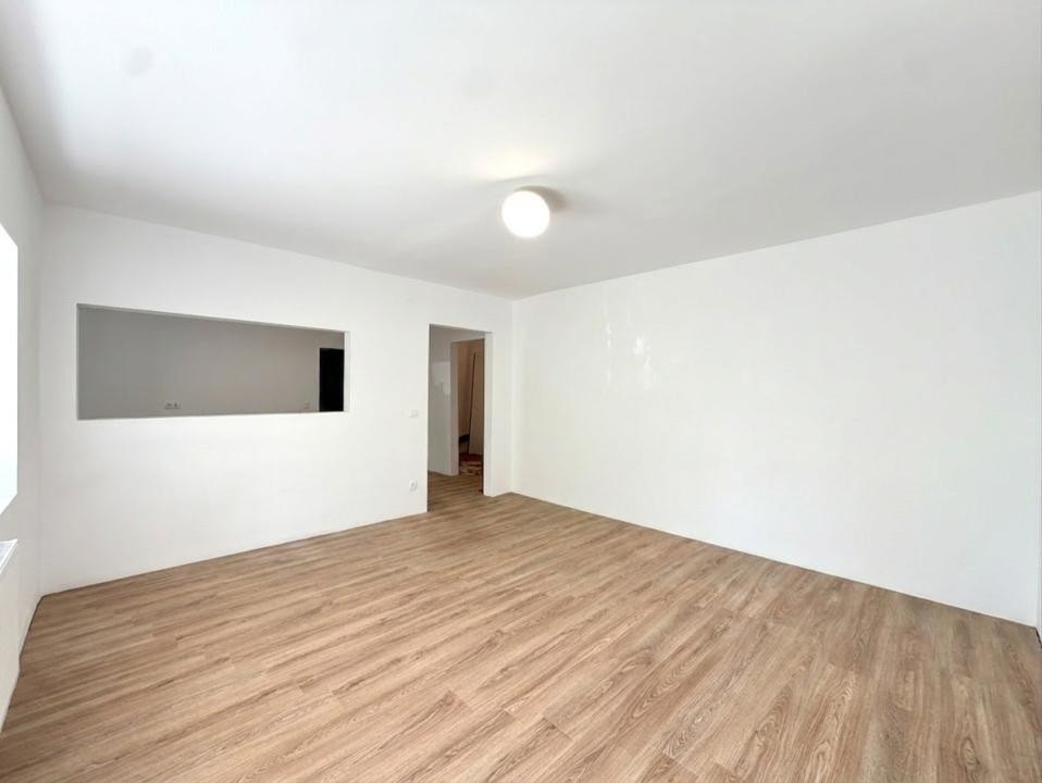 Apartament spatios si renovat, 3 camere, 70 mp utili, parter - Zona Aradului