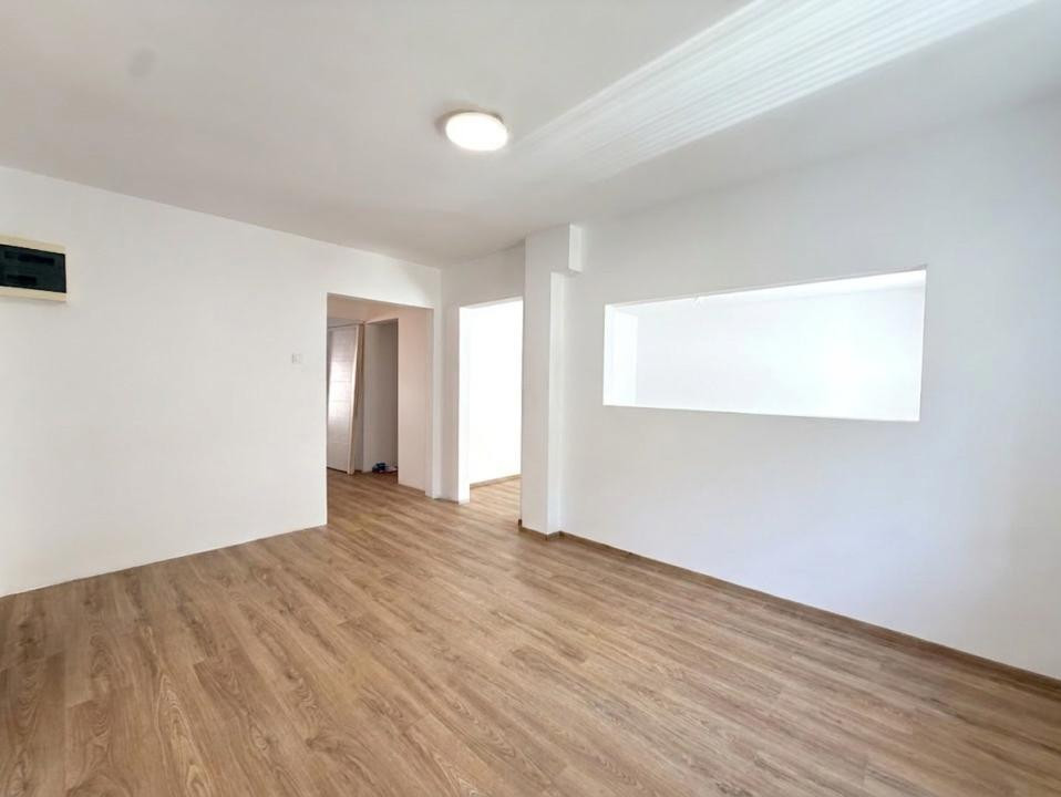 Apartament spatios si renovat, 3 camere, 70 mp utili, parter - Zona Aradului