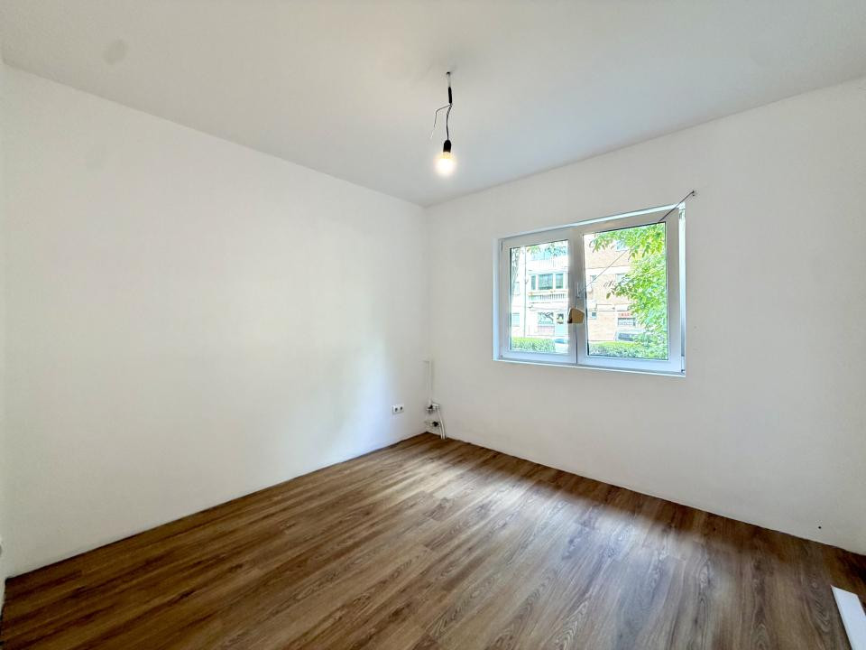 Apartament spatios si renovat, 3 camere, 70 mp utili, parter - Zona Aradului