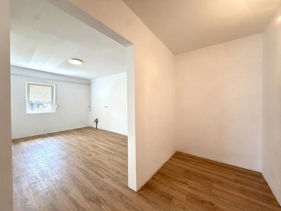 Apartament spatios si renovat, 3 camere, 70 mp utili, parter - Zona Aradului