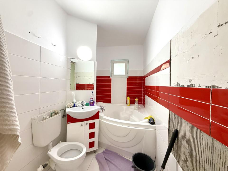 Apartament spatios si renovat, 3 camere, 70 mp utili, parter - Zona Aradului