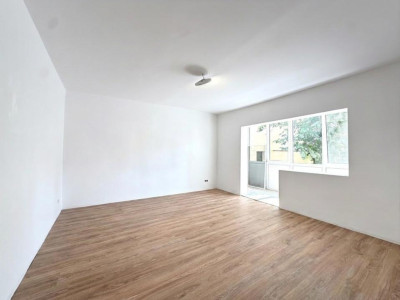Apartament spatios si renovat, 3 camere, 70 mp utili, parter - Zona Aradului
