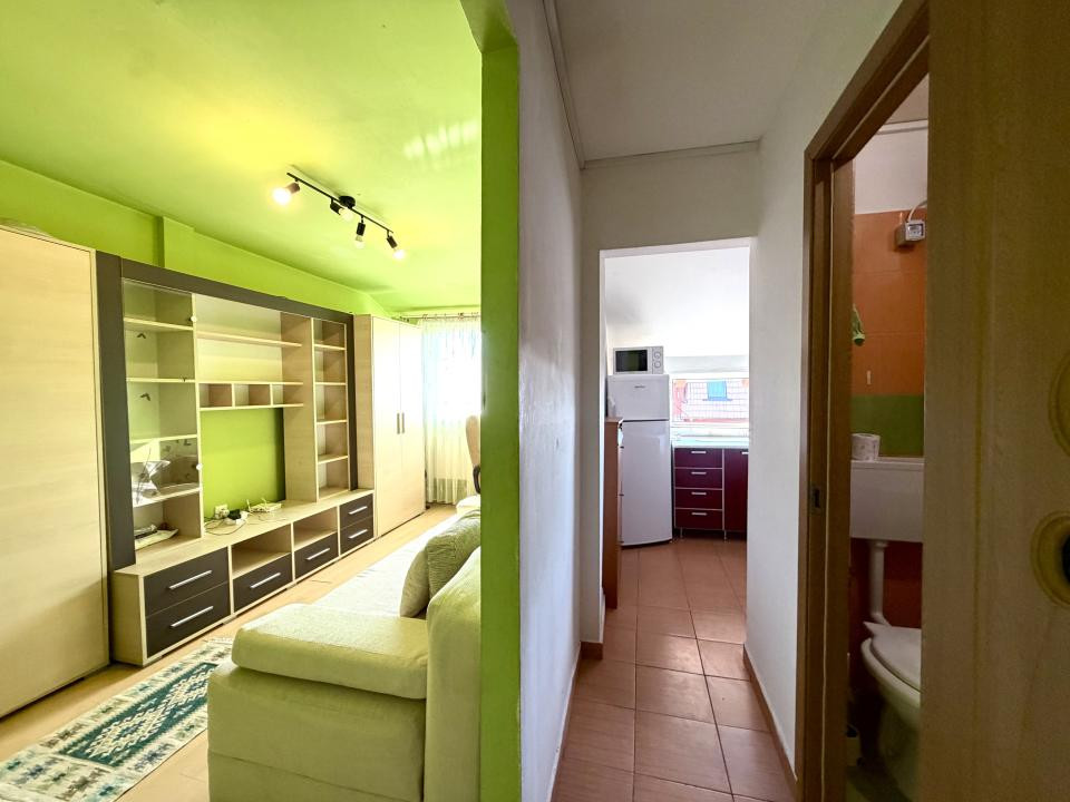 Garsoniera 20 mp utili, ideal pentru investitie, etajul 5/5 - zona Lipovei