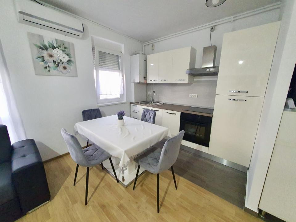 Apartament de inchiriat, 3 camere, 65 mp utili, etaj 1 - Zona Lipovei