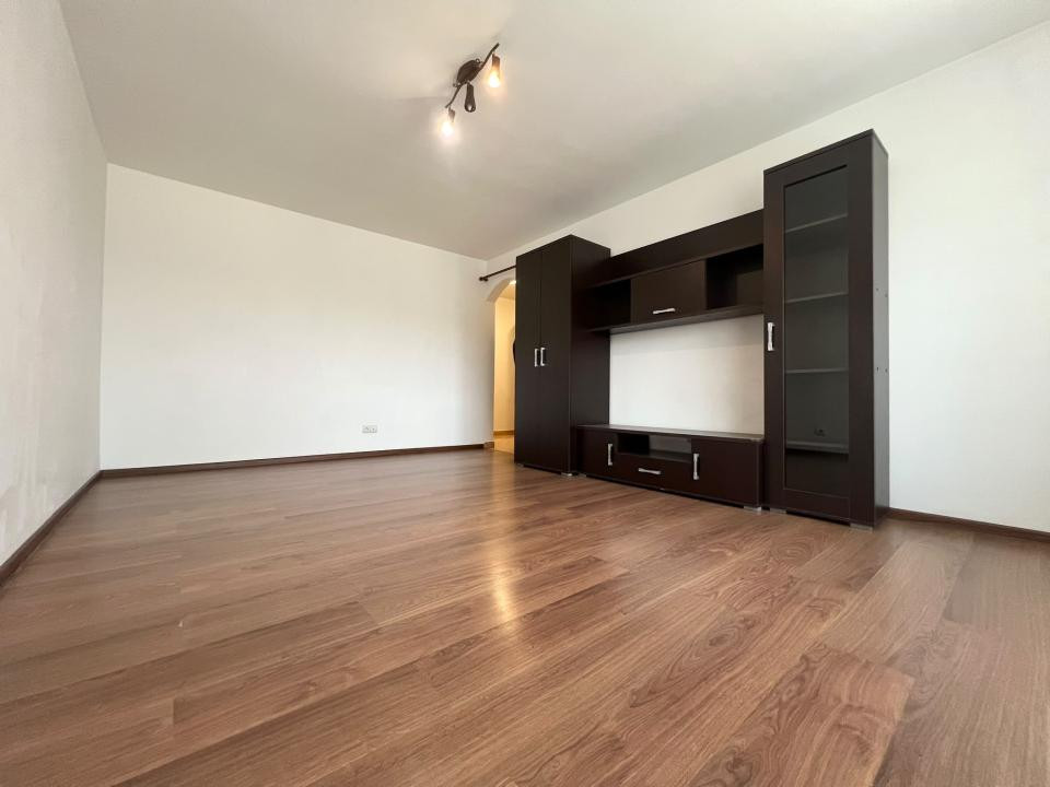 Apartament, 3 camere, 63 mp utili, etaj 2 - Zona Lunei
