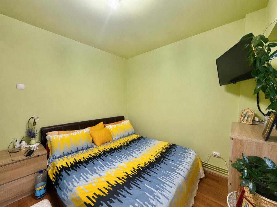Apartament 2 camere, decomandat, etaj 3, zona Dambovita 