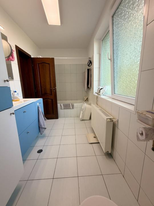 Apartament spatios in zona centrala din Giarmata Vii