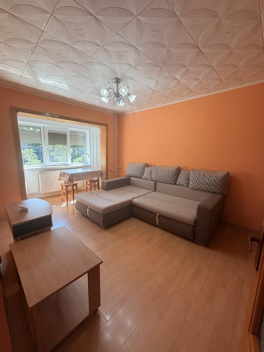 Garsoniera, etaj 1 - zona Lipovei, pozitie excelenta