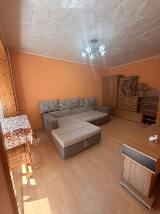 Garsoniera, etaj 1 - zona Lipovei, pozitie excelenta