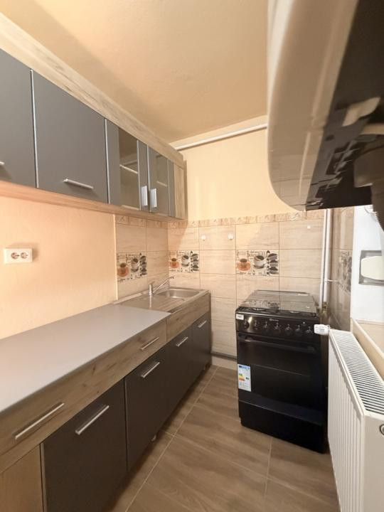Garsoniera, etaj 1 - zona Lipovei, pozitie excelenta