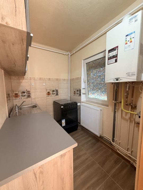 Garsoniera, etaj 1 - zona Lipovei, pozitie excelenta