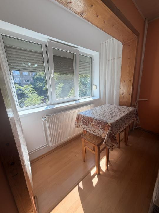 Garsoniera, etaj 1 - zona Lipovei, pozitie excelenta