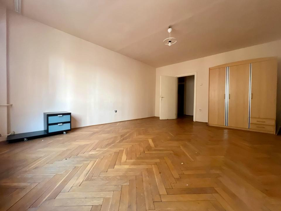 Apartament cu 3 camere, 75 mp utili, etaj 4 - Zona Lipovei
